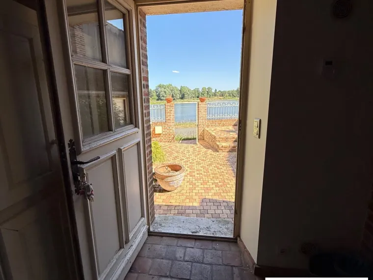 Maison de passeur de Loire vue sur Loire