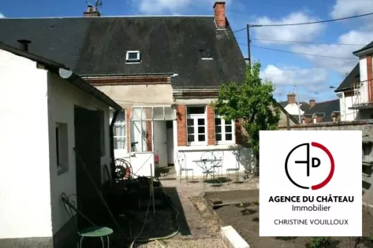 MAISON DE VILLE AVEC PETIT JARDIN