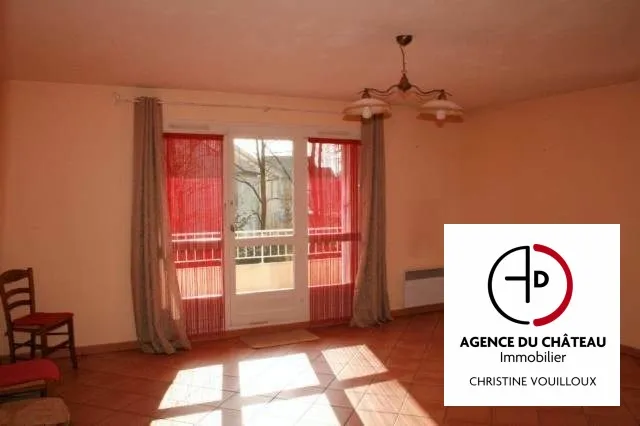 Appartement de Type F3 avec Balcon à Sully-sur-Loire — 28
