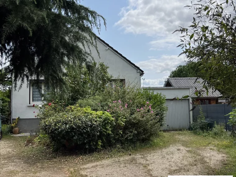 Charmante maison avec sous-sol à Sully-sur-Loire, agrémentée