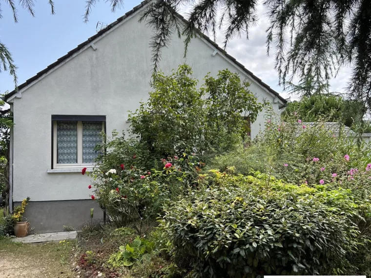 Charmante maison avec sous-sol à Sully-sur-Loire, agrémentée