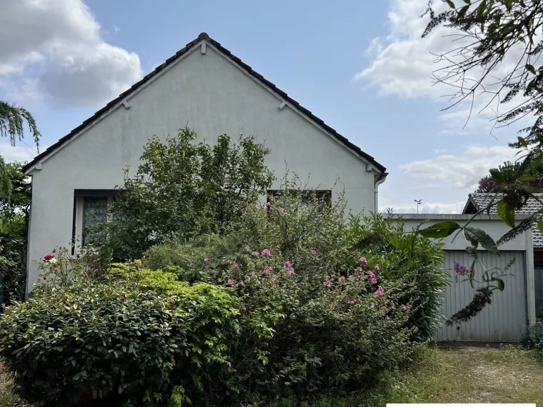 Charmante maison avec sous-sol à Sully-sur-Loire, agrémentée