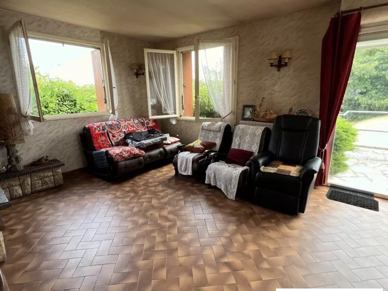 Charmante maison avec sous-sol à Sully-sur-Loire, agrémentée