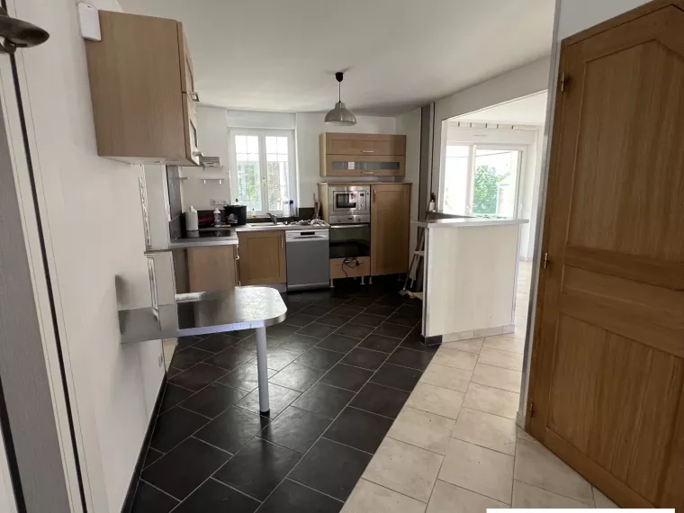 Grande maison de ville avec belles prestations et jardin bords d