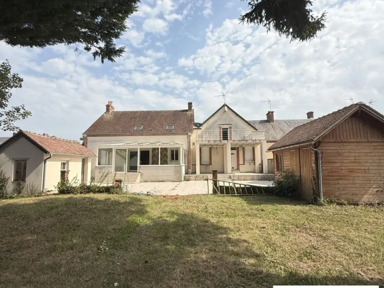 Grande maison de ville avec belles prestations et jardin bords d