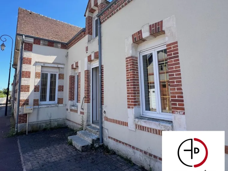 Grande maison de ville avec belles prestations et jardin bords d