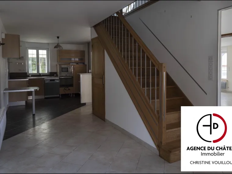 Grande maison de ville avec belles prestations et jardin bords d