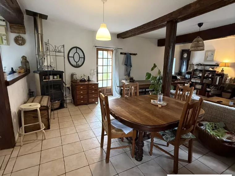 MAISON DE VILLAGE ANCIENNE A RENOVER