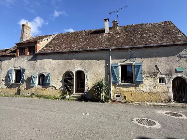 MAISON DE VILLAGE ANCIENNE A RENOVER