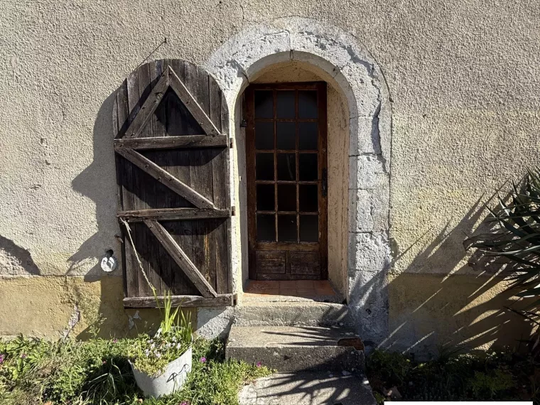 MAISON DE VILLAGE ANCIENNE A RENOVER