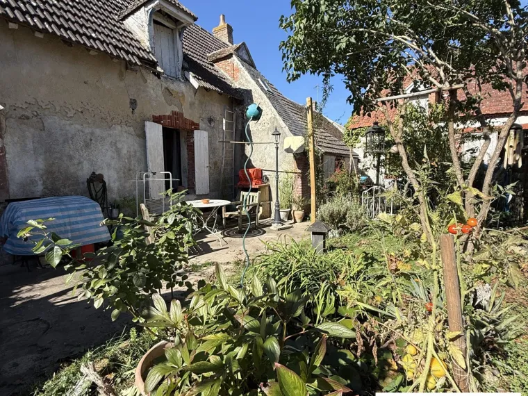 MAISON DE VILLAGE ANCIENNE A RENOVER