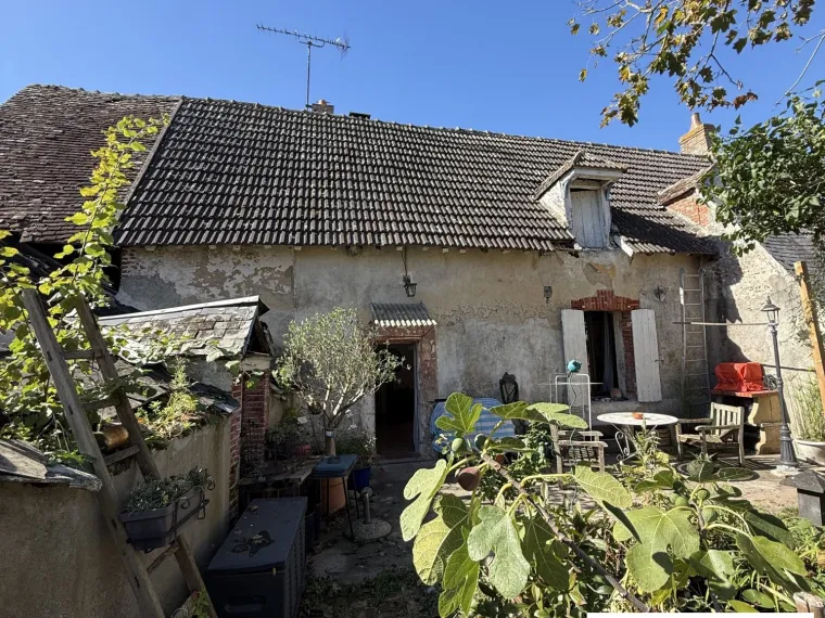 MAISON DE VILLAGE ANCIENNE A RENOVER