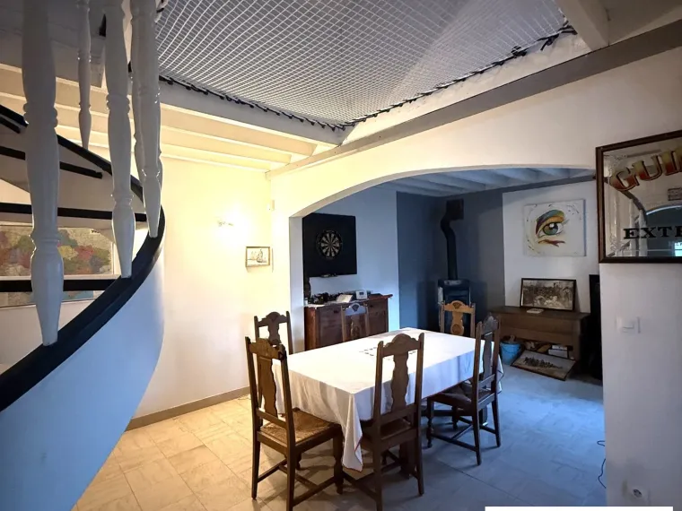 Maison de campagne avec grand hangar