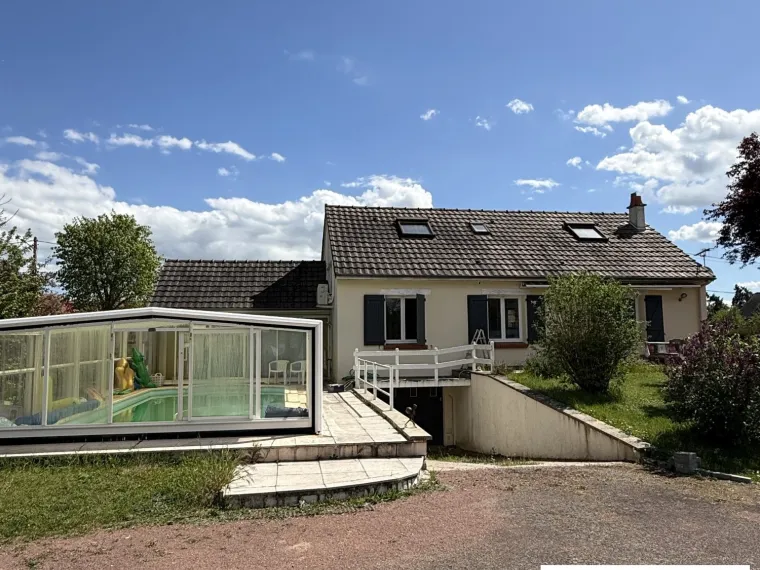 Maison avec piscine couverte