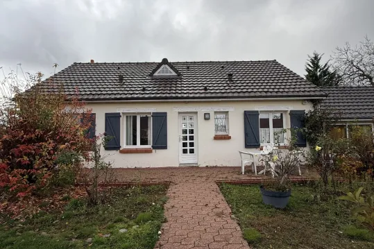 Maison avec piscine couverte