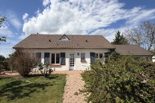 Maison avec piscine couverte