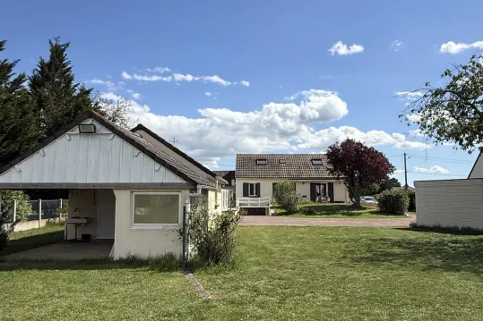Maison avec piscine couverte