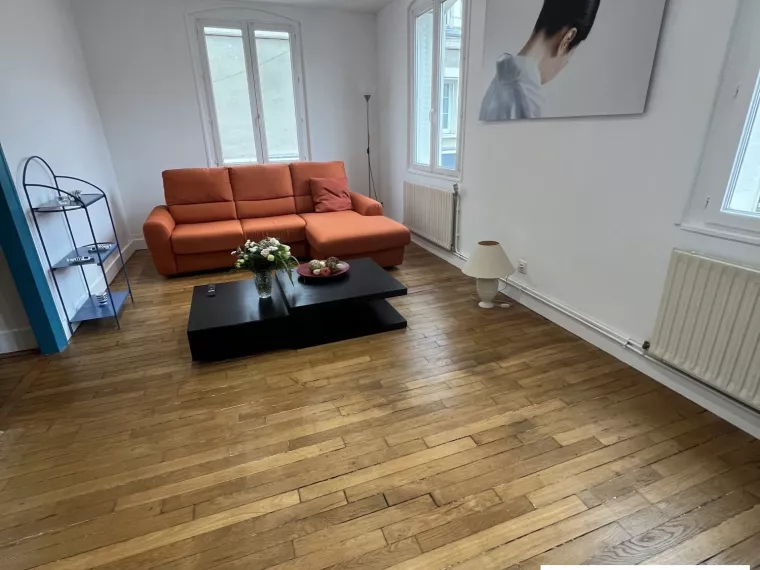 APPARTEMENT F4 TRIPLEX AU COEUR DU CENTRE VILLE DE SULLY SUR LO