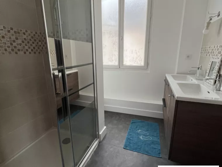 APPARTEMENT F4 TRIPLEX AU COEUR DU CENTRE VILLE DE SULLY SUR LO