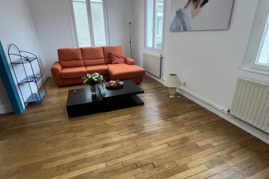 APPARTEMENT F4 TRIPLEX AU COEUR DU CENTRE VILLE DE SULLY SUR LO