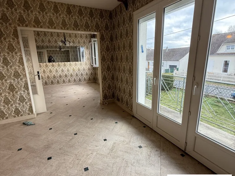 MAISON SUR SOUS-SOL DE PLAIN PIED PROCHE DU CENTRE DE SULLY SUR