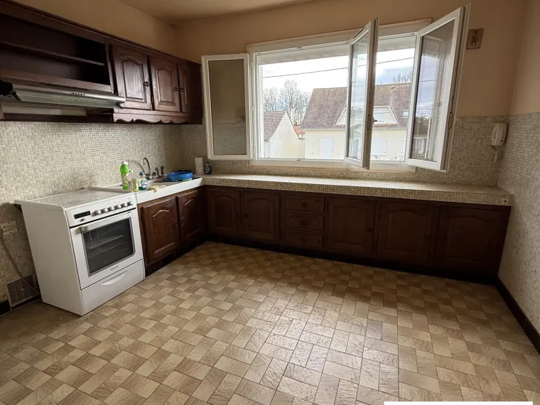 MAISON SUR SOUS-SOL DE PLAIN PIED PROCHE DU CENTRE DE SULLY SUR