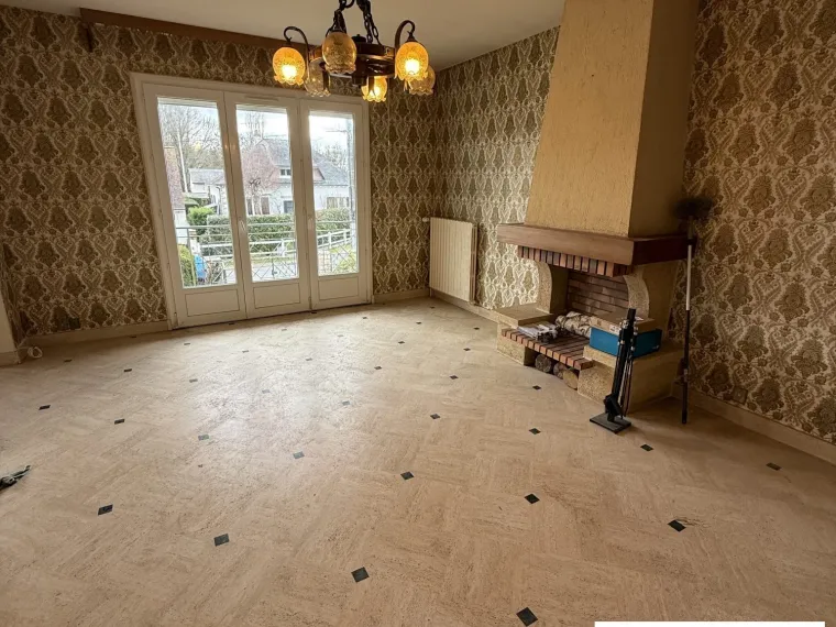 MAISON SUR SOUS-SOL DE PLAIN PIED PROCHE DU CENTRE DE SULLY SUR