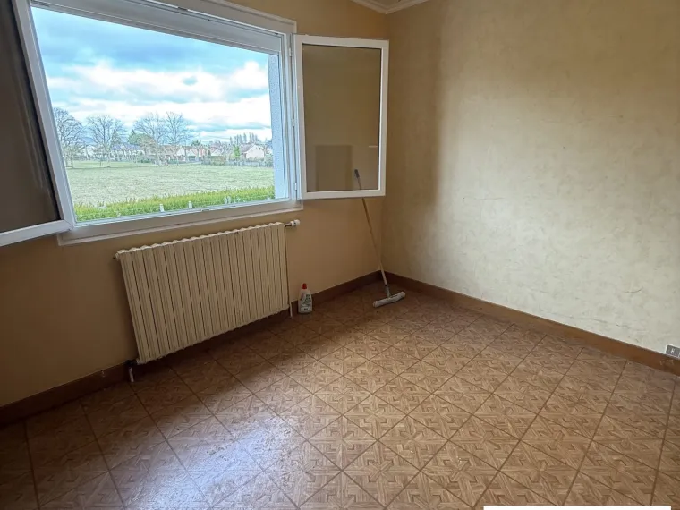 MAISON SUR SOUS-SOL DE PLAIN PIED PROCHE DU CENTRE DE SULLY SUR