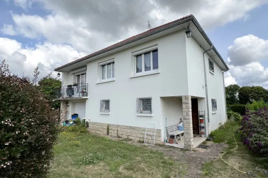 MAISON SUR SOUS-SOL DE PLAIN PIED PROCHE DU CENTRE DE SULLY SUR