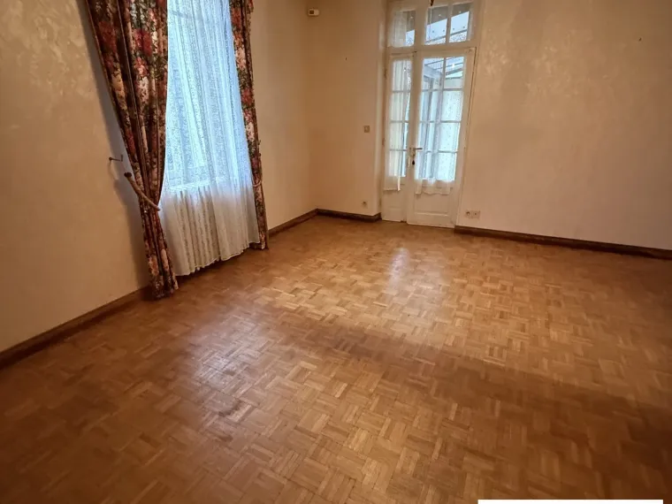 Maison de ville avec dépendances et maison d’amis