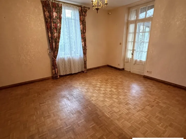 Maison de ville avec dépendances et maison d’amis