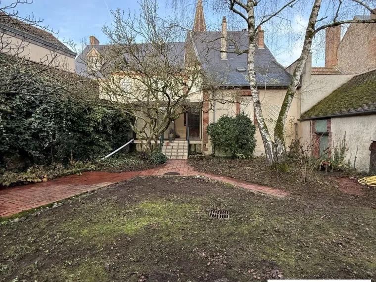 Maison de ville avec dépendances et maison d’amis