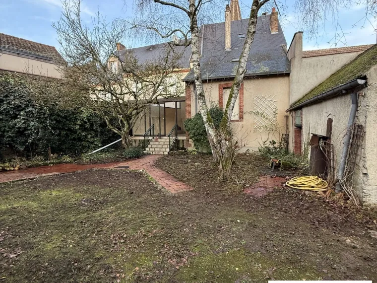 Maison de ville avec dépendances et maison d’amis