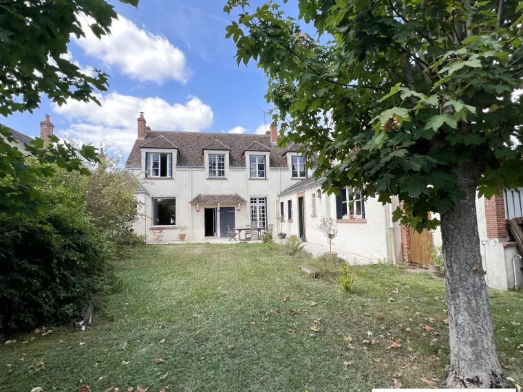 Maison de Ville de 1900 avec Grand Jardin et Charme Authentique