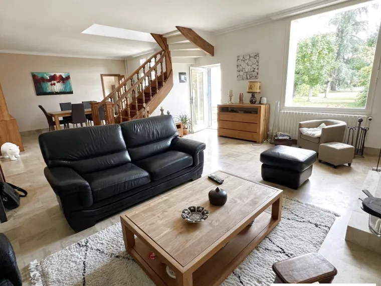 Maison de Ville de 1900 avec Grand Jardin et Charme Authentique