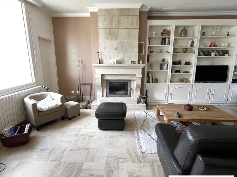 Maison de Ville de 1900 avec Grand Jardin et Charme Authentique