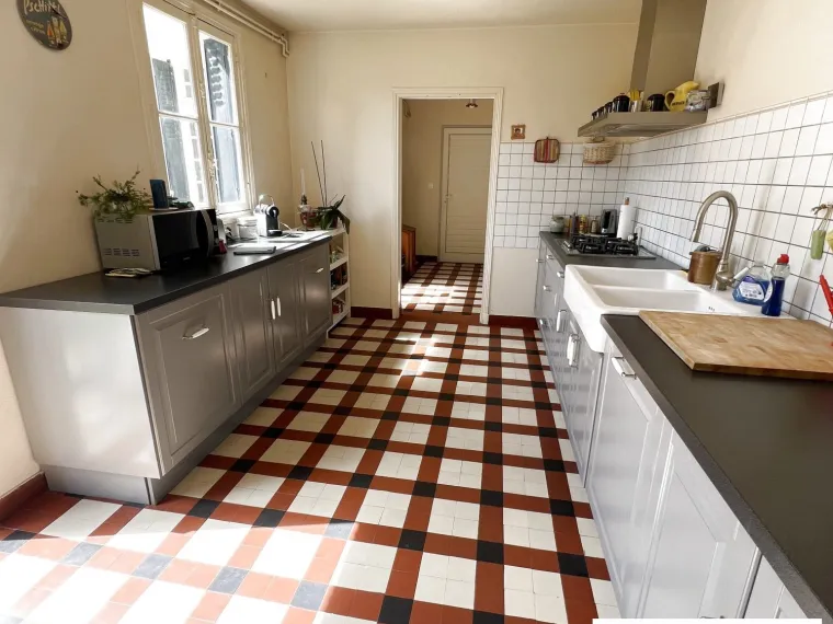 Maison de Ville de 1900 avec Grand Jardin et Charme Authentique
