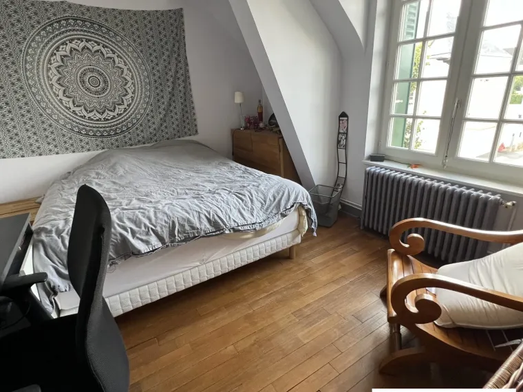 Maison de Ville de 1900 avec Grand Jardin et Charme Authentique