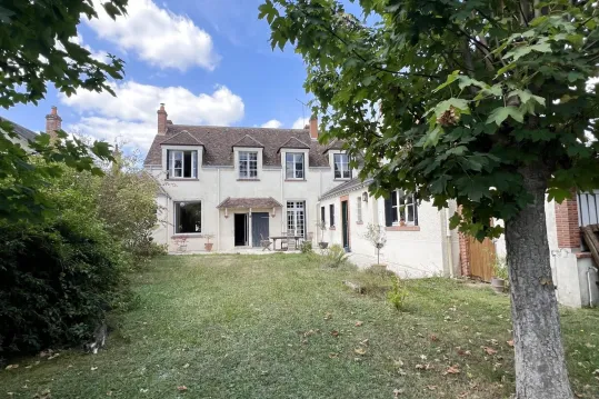 Maison de Ville de 1900 avec Grand Jardin et Charme Authentique