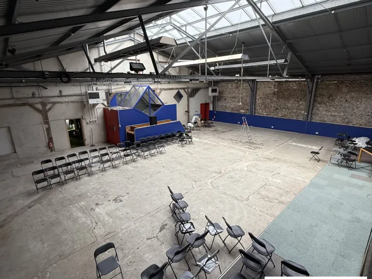 LOCAL ATYPIQUE DE 570M² AUX BORDS DE LOIRE