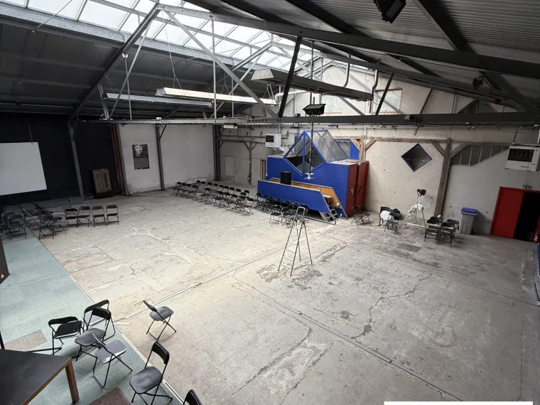 LOCAL ATYPIQUE DE 570M² AUX BORDS DE LOIRE