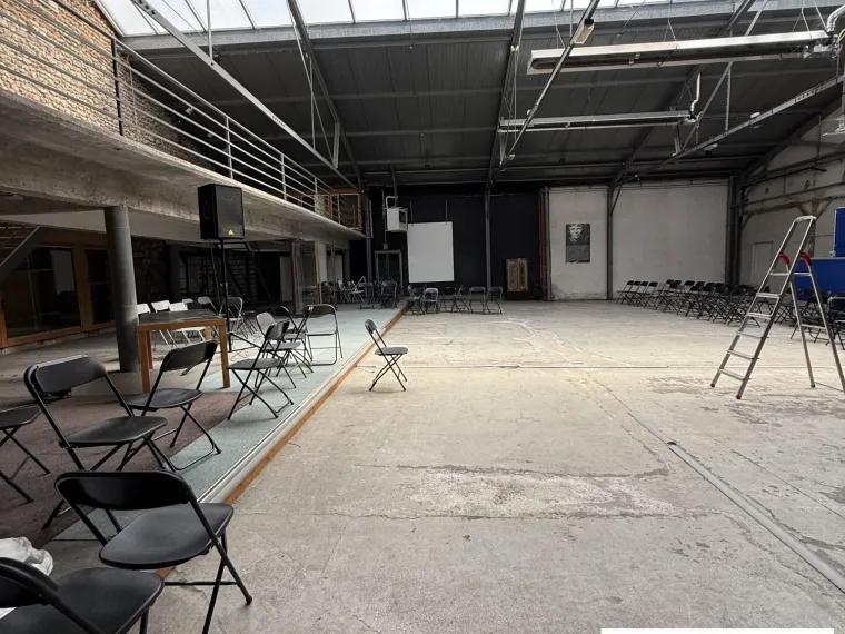 LOCAL ATYPIQUE DE 570M² AUX BORDS DE LOIRE