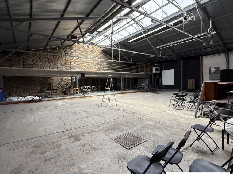 LOCAL ATYPIQUE DE 570M² AUX BORDS DE LOIRE