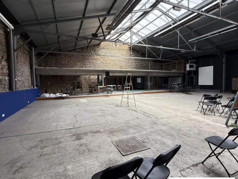 LOCAL ATYPIQUE DE 570M² AUX BORDS DE LOIRE