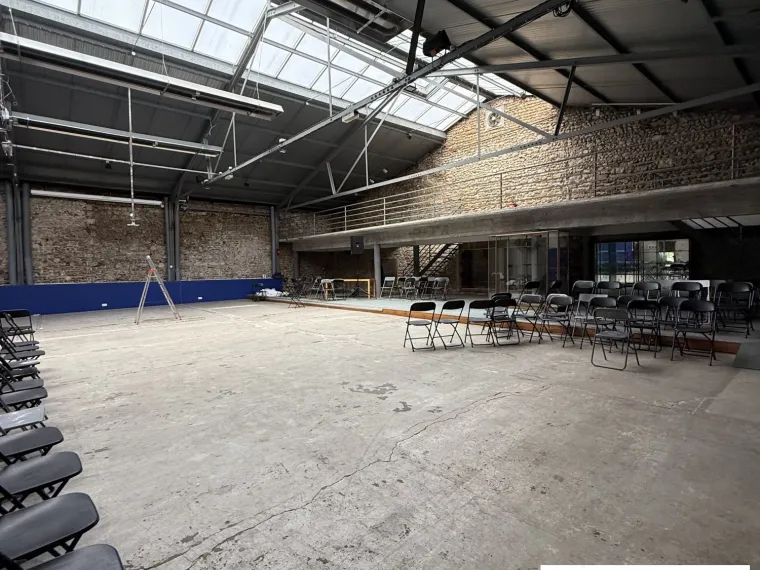 LOCAL ATYPIQUE DE 570M² AUX BORDS DE LOIRE