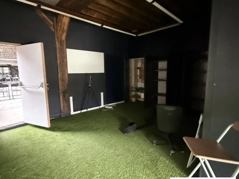 LOCAL ATYPIQUE DE 570M² AUX BORDS DE LOIRE