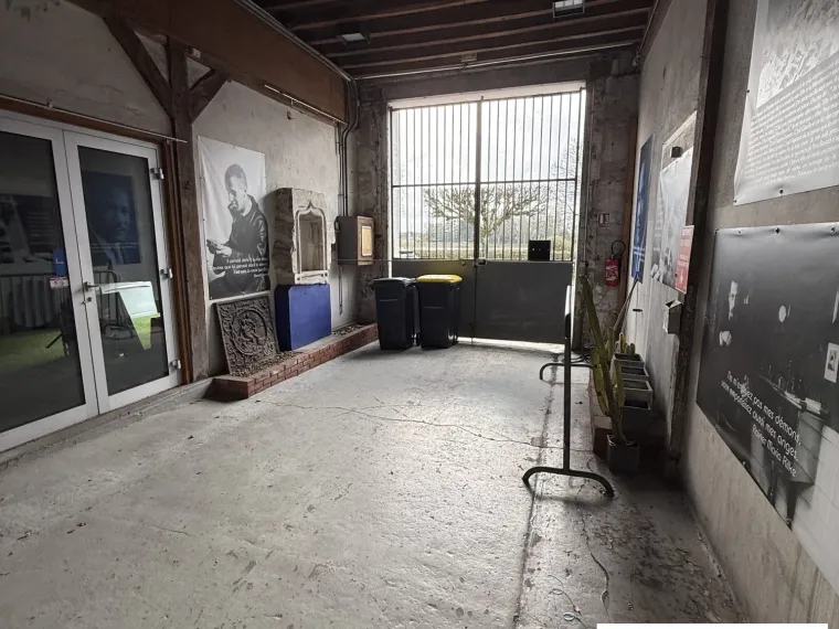 LOCAL ATYPIQUE DE 570M² AUX BORDS DE LOIRE