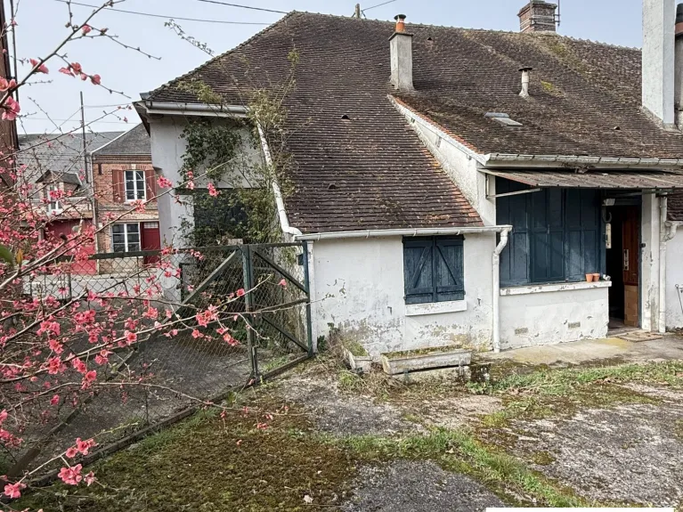 Maison ancienne à rénover à Cerdon avec jardin — 22