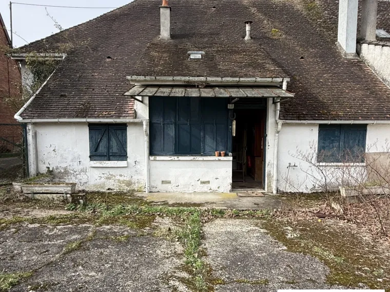 Maison ancienne à rénover à Cerdon avec jardin