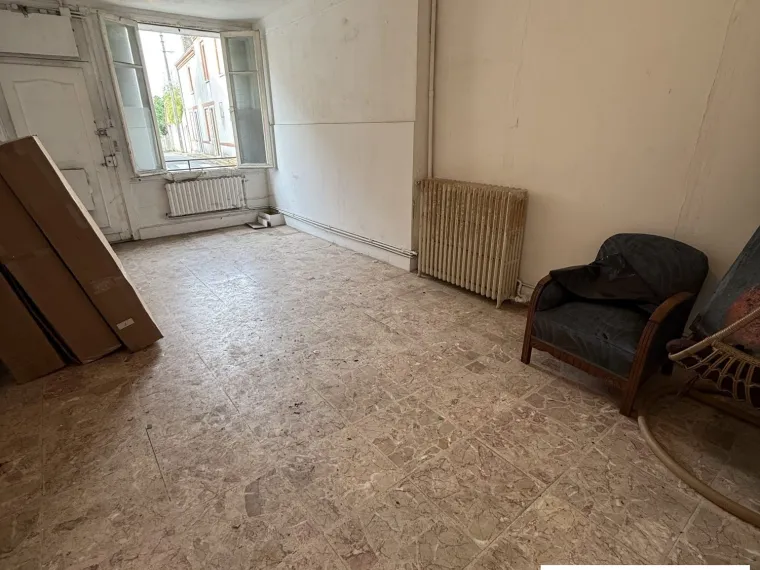 Maison ancienne à rénover à Cerdon avec jardin